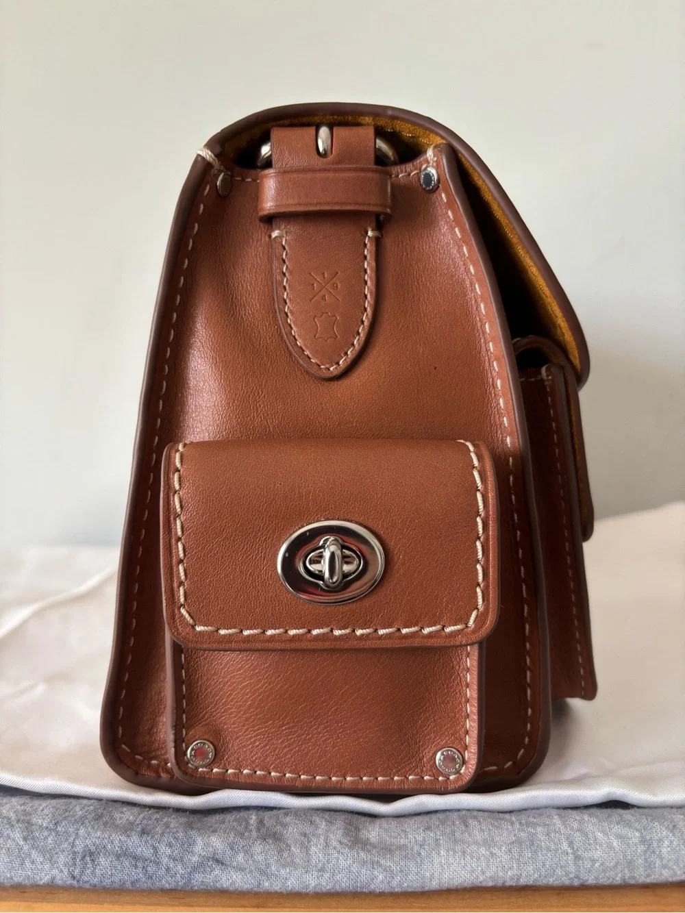 Coach Cargo Western Turnlock Tabby - Burnished Amber - Picture 3 of 13